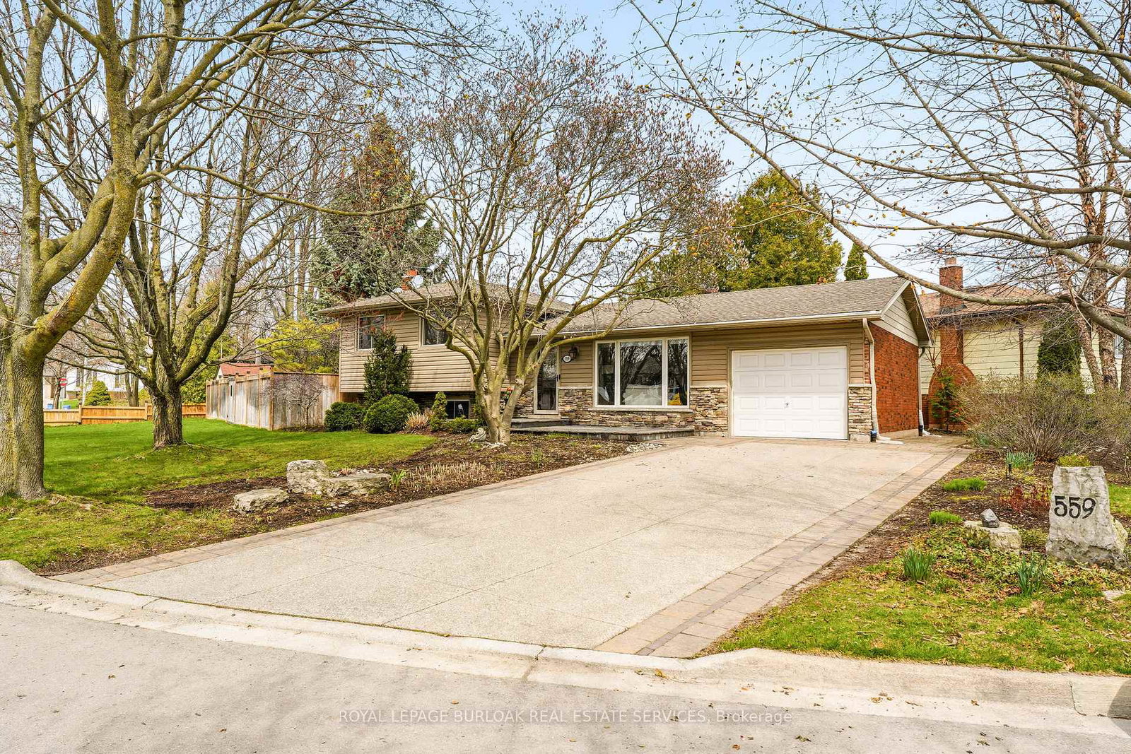 559-rexway-court-burlington-ontario-w13037656