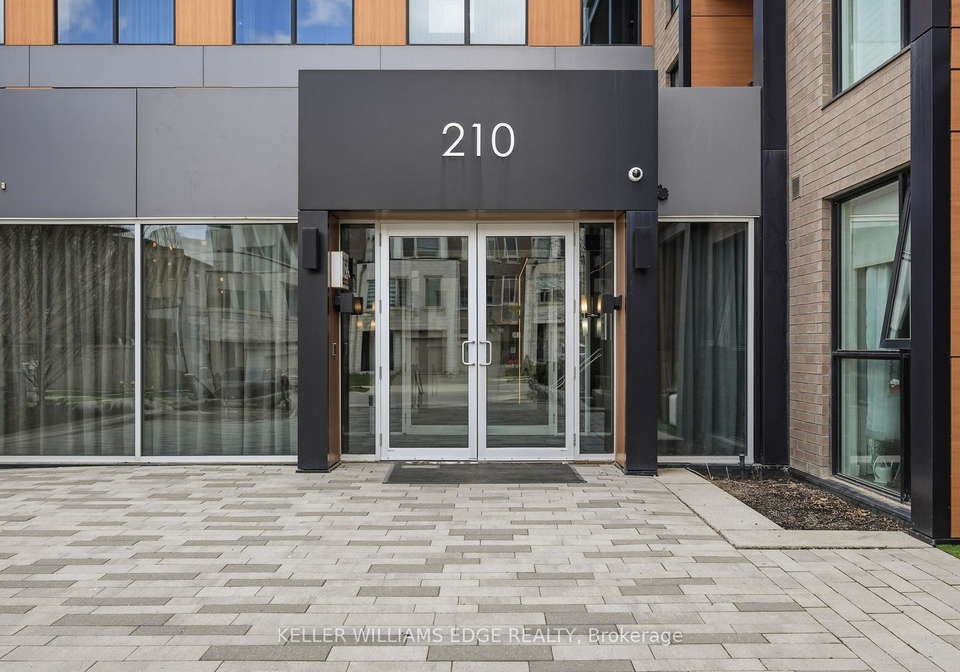 210-sabina-drive-oakville-ontario-w13037678