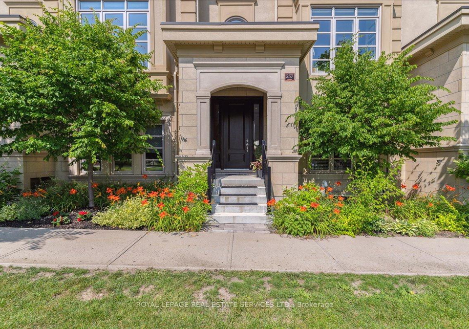 257-hanover-street-oakville-ontario-w13038368