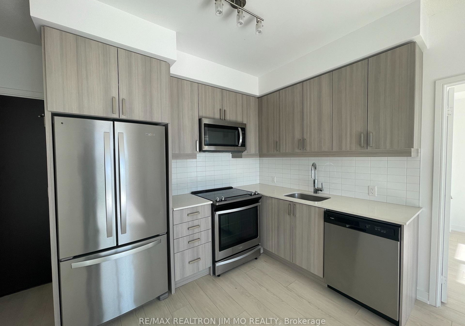 8-nahani-way-mississauga-ontario-w13038968