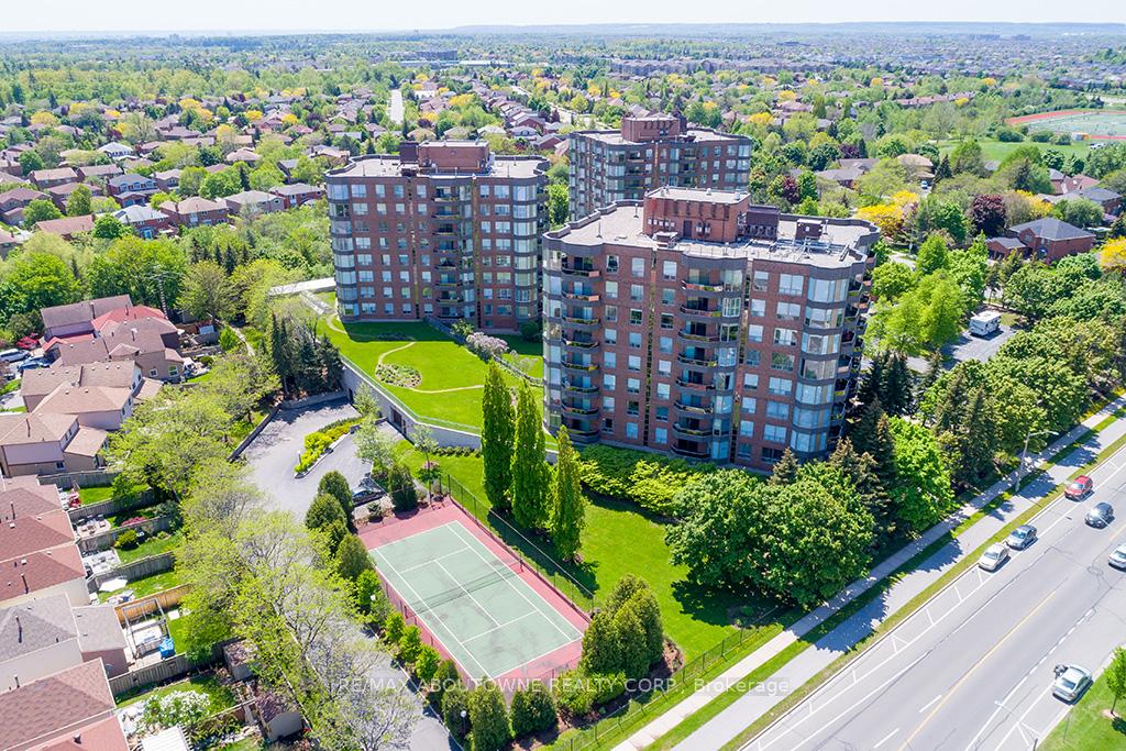 1905-pilgrims-way-oakville-ontario-w13039584