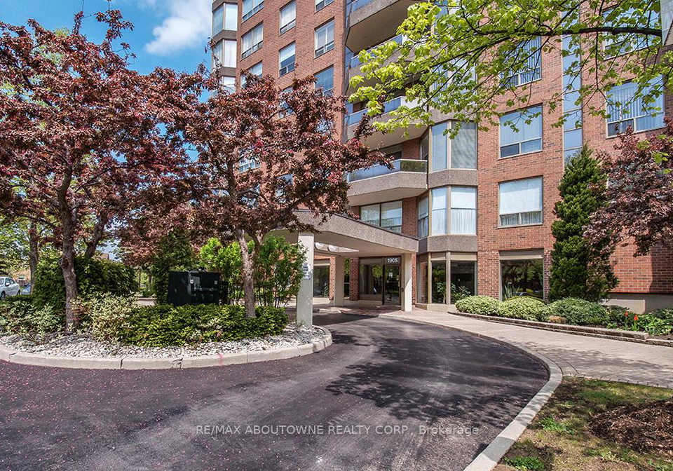 1905-pilgrims-way-oakville-ontario-w13039584