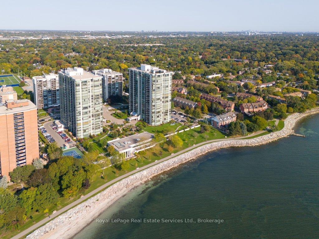2180-marine-drive-oakville-ontario-w13040002