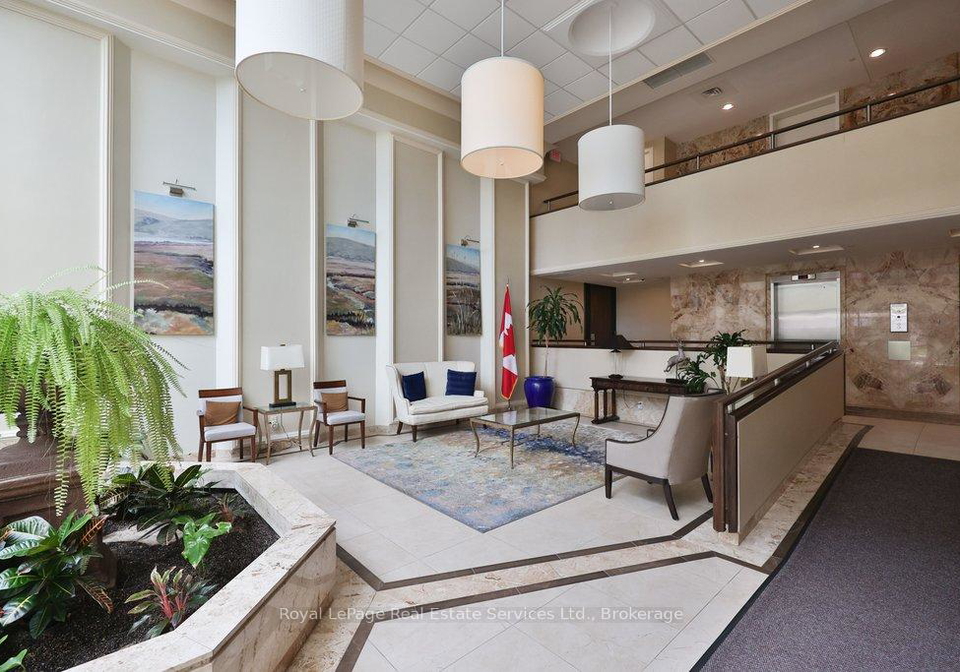2180-marine-drive-oakville-ontario-w13040002
