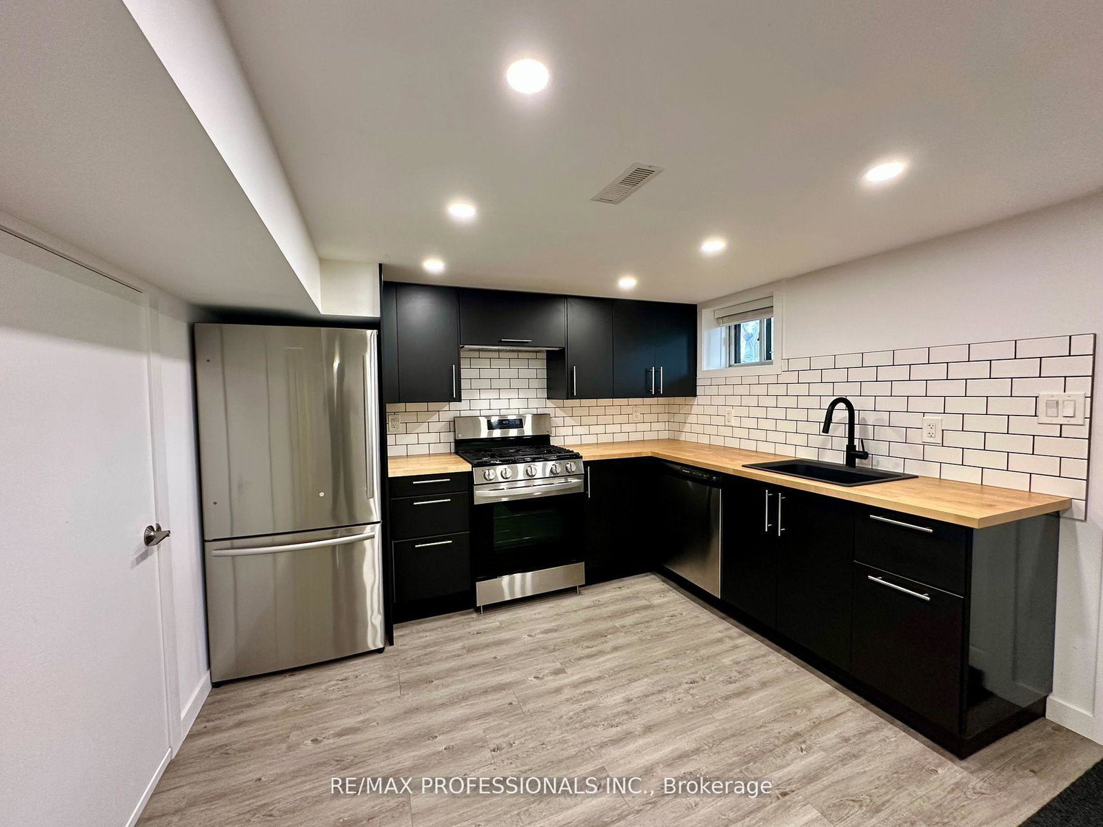 66-whitburn-crescent-york-ontario-w13040180