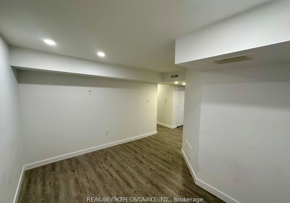 66-whitburn-crescent-york-ontario-w13040180