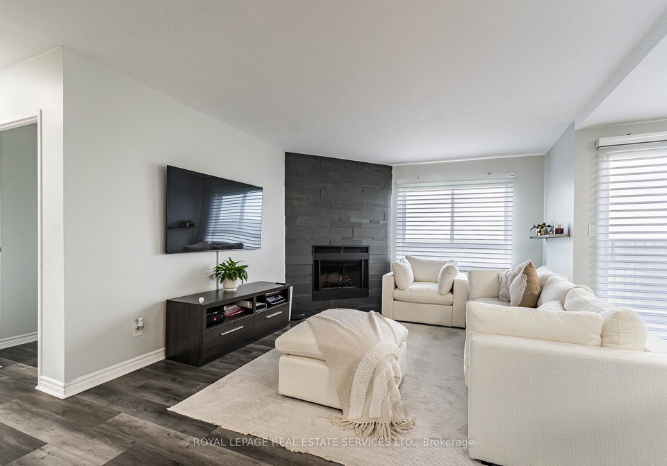1000-cedarglen-gate-mississauga-ontario-w13040184