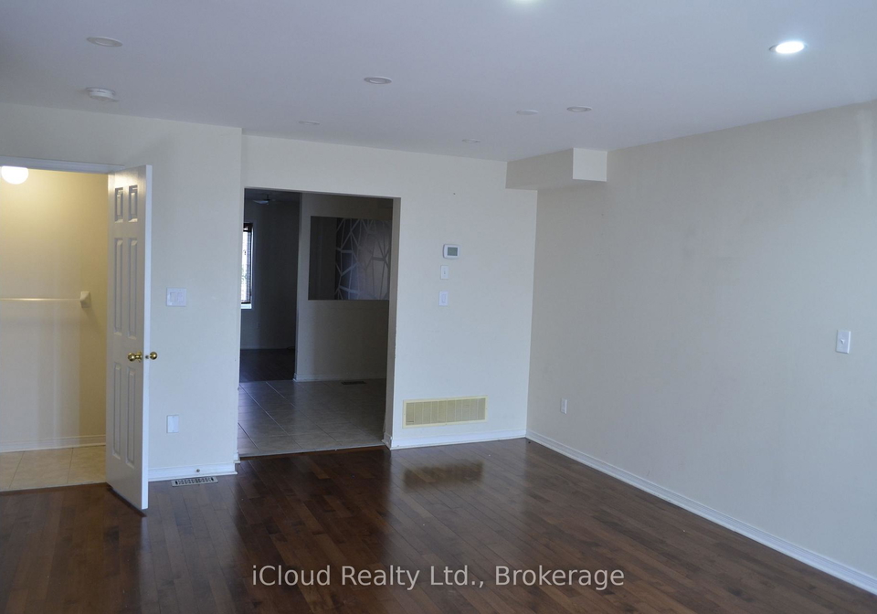 319-aspendale-crescent-mississauga-ontario-w13040798