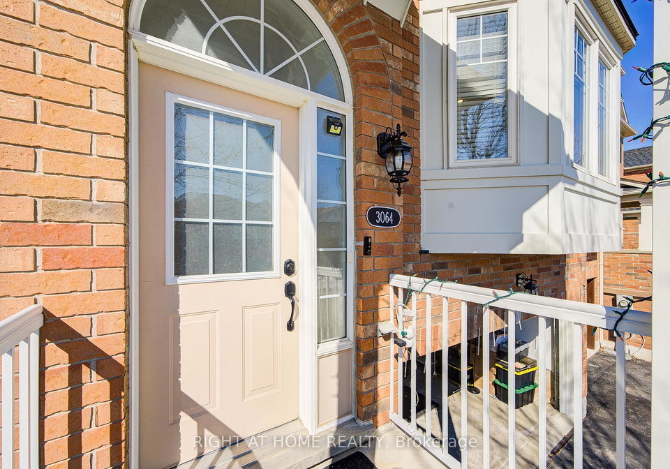 3064-highbourne-crescent-oakville-ontario-w13041004