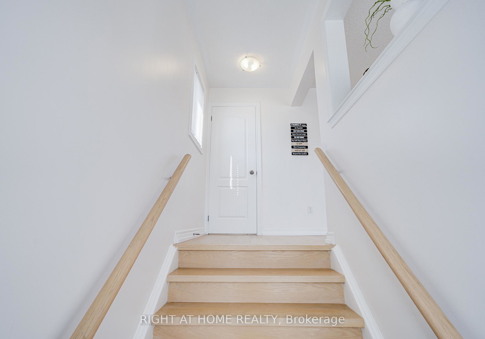 3064-highbourne-crescent-oakville-ontario-w13041004