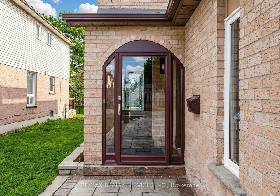 160-newbridge-crescent-brampton-ontario-w13041180