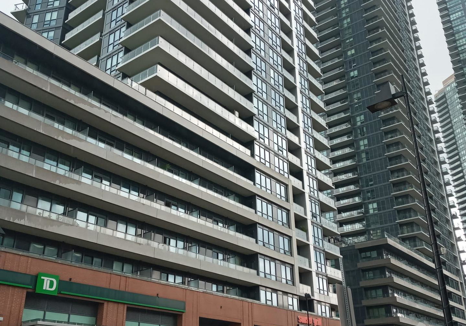 2212-lake-shore-boulevard-w-etobicoke-ontario-w13042088