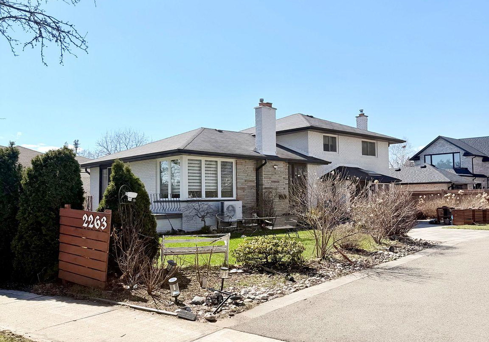 2263-harcourt-crescent-mississauga-ontario-w13042238