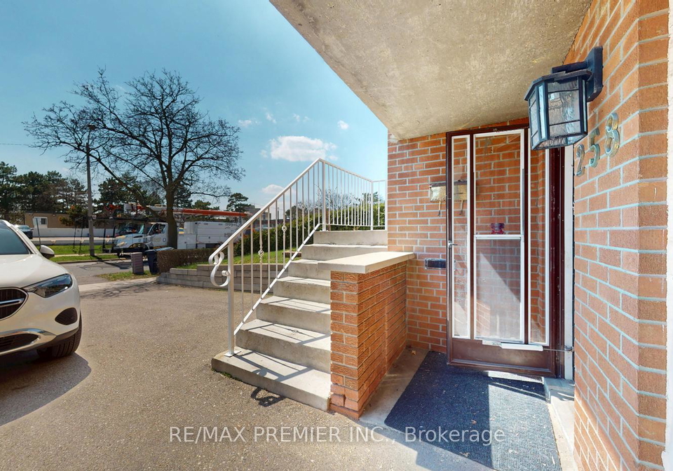 258-grandravine-drive-york-ontario-w13042554