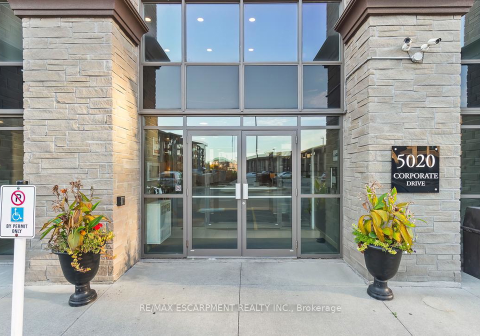 5020-corporate-drive-burlington-ontario-w13043042