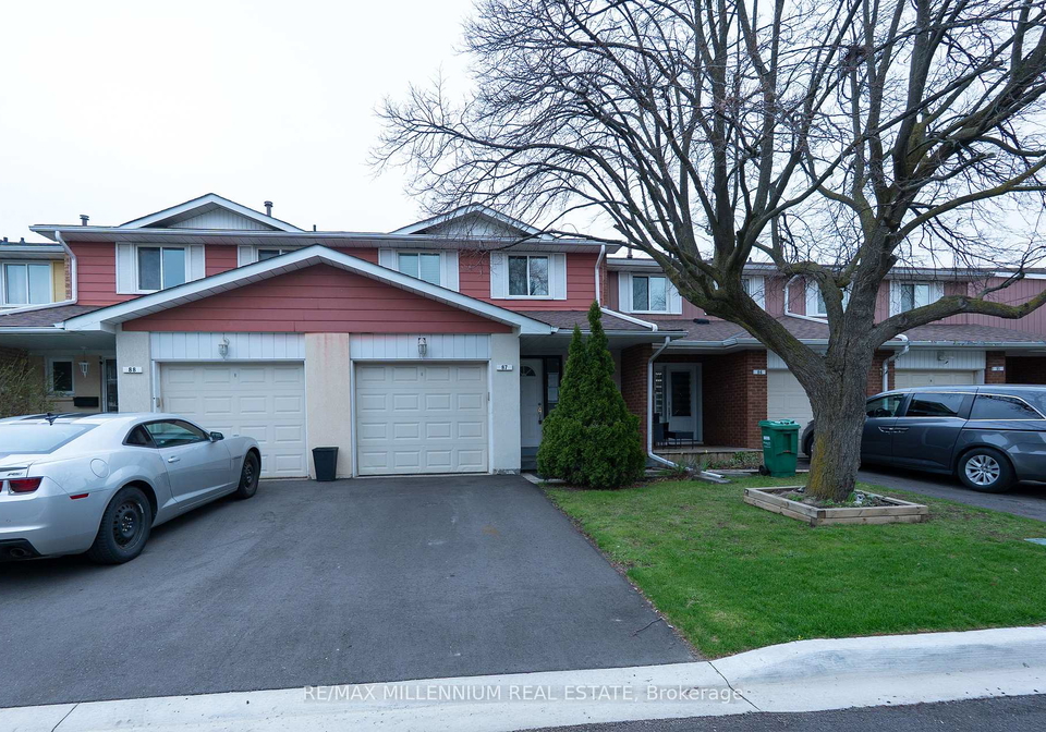 carisbrooke-court-brampton-ontario-w13043366