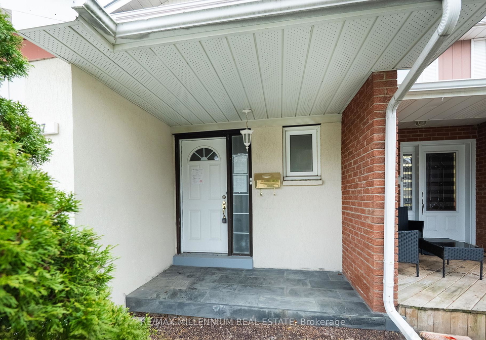 carisbrooke-court-brampton-ontario-w13043366