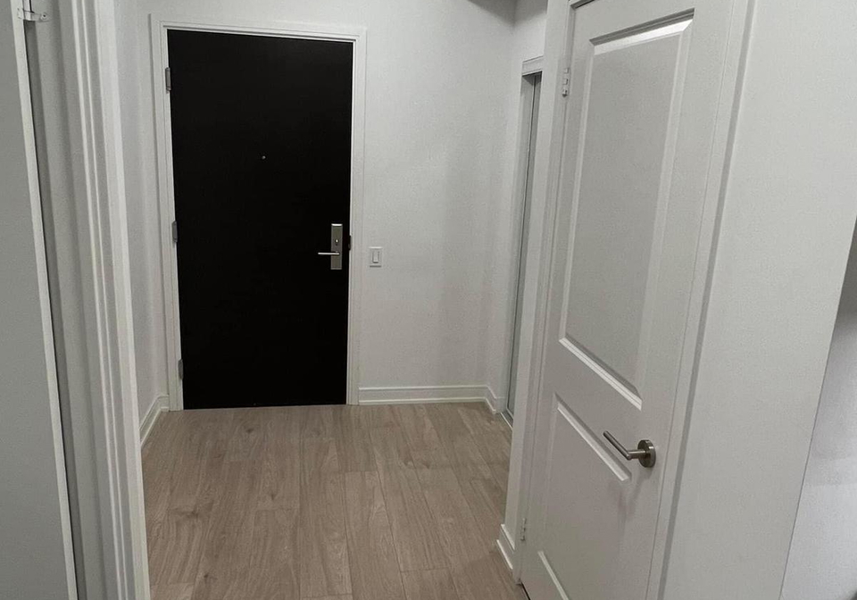8-nahani-way-mississauga-ontario-w13043602