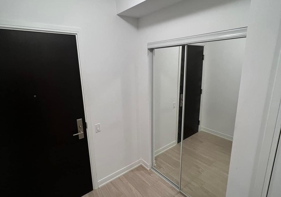 8-nahani-way-mississauga-ontario-w13043602