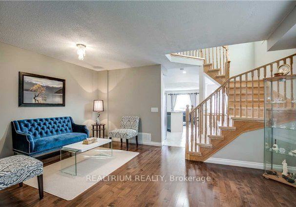 upper-548-garden-walk-mississauga-ontario-w13043926