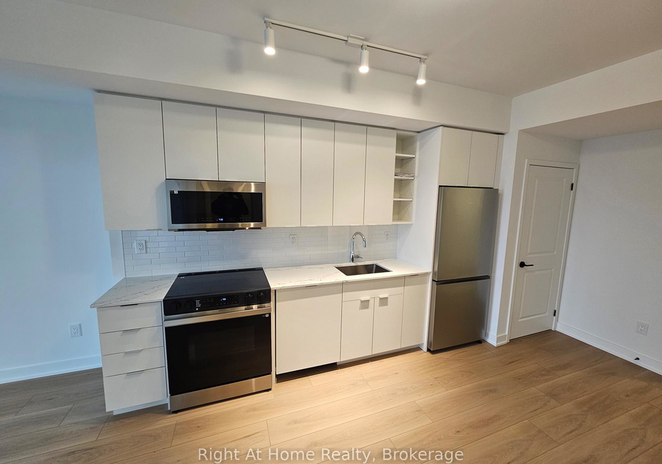 2075-lakeshore-road-burlington-ontario-w13044292