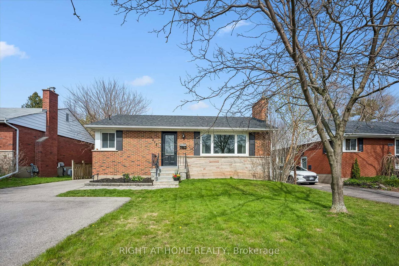 1275-royal-drive-burlington-ontario-w13044556