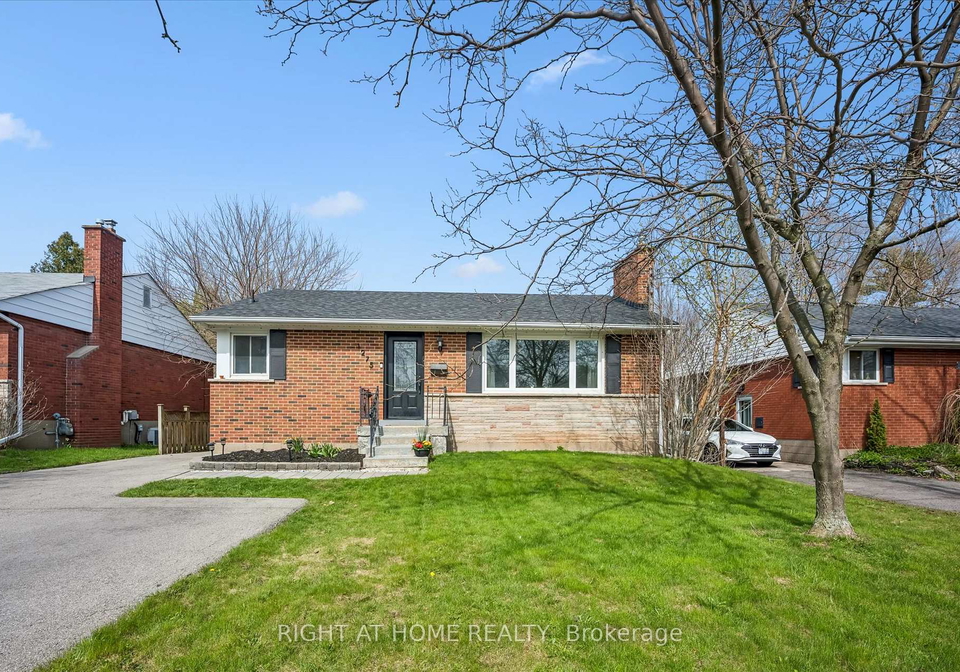 1275-royal-drive-burlington-ontario-w13044556