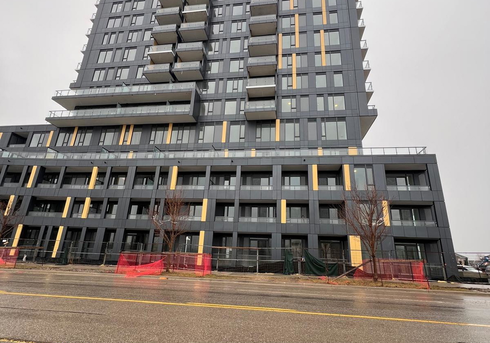 4875-power-common-burlington-ontario-w13045364