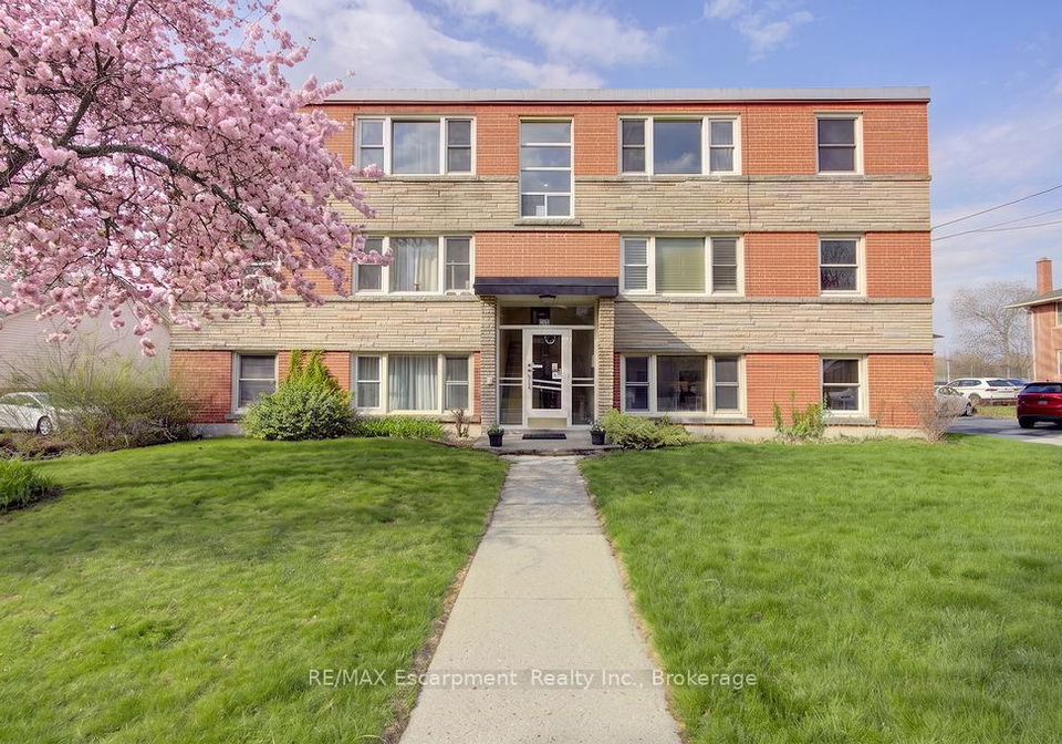 830-robinson-street-burlington-ontario-w13045370