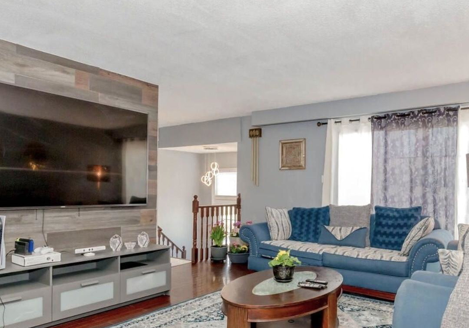 18-hockley-path-brampton-ontario-w13045454