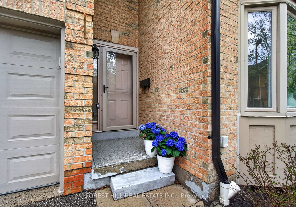 4635-regents-terrace-mississauga-ontario-w13045746