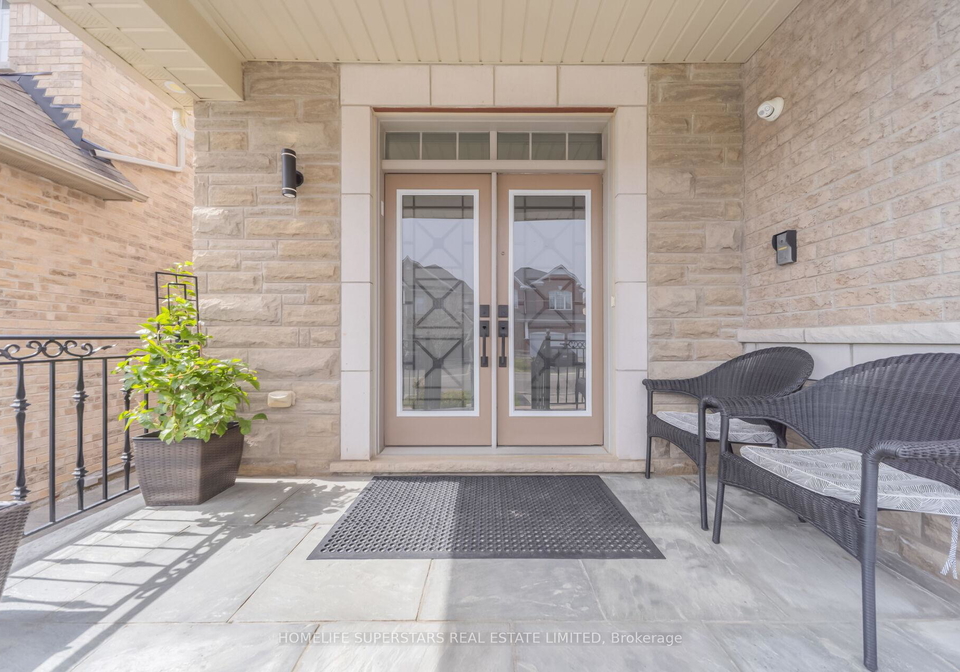 8-lisson-crescent-brampton-ontario-w13048036