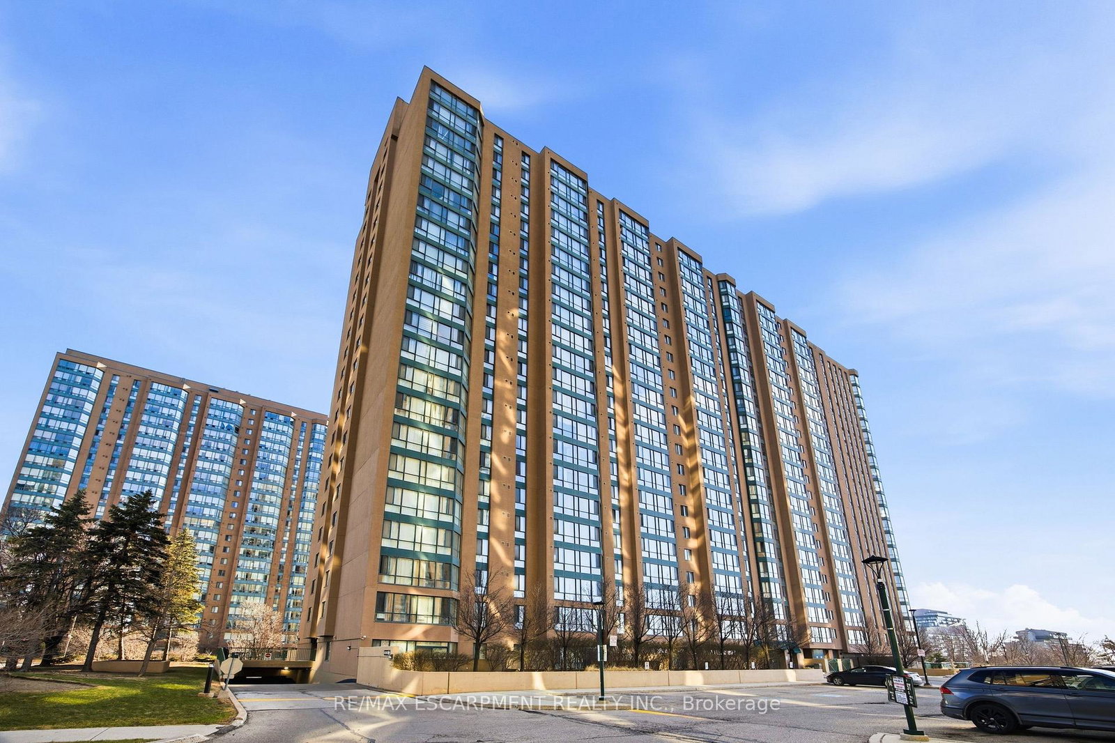 145-hillcrest-avenue-mississauga-ontario-w13048382