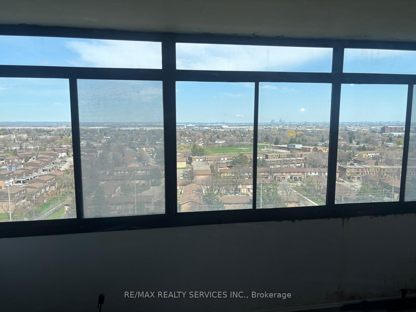 18-knightsbridge-road-brampton-ontario-w13048758