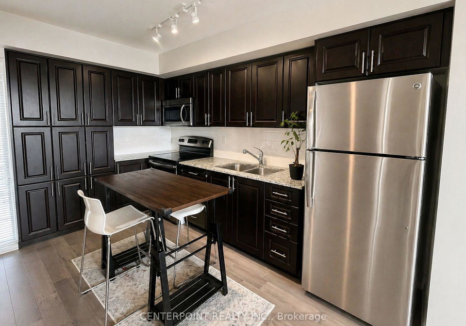 830-lawrence-avenue-w-north-york-ontario-w13049312