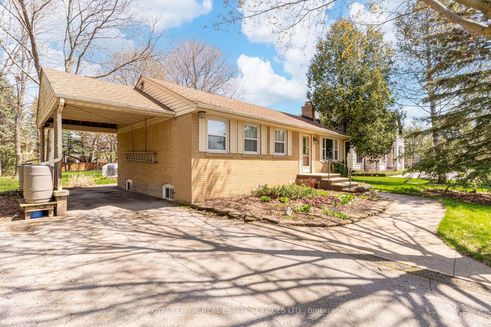 561-maplehurst-avenue-oakville-ontario-w13049804