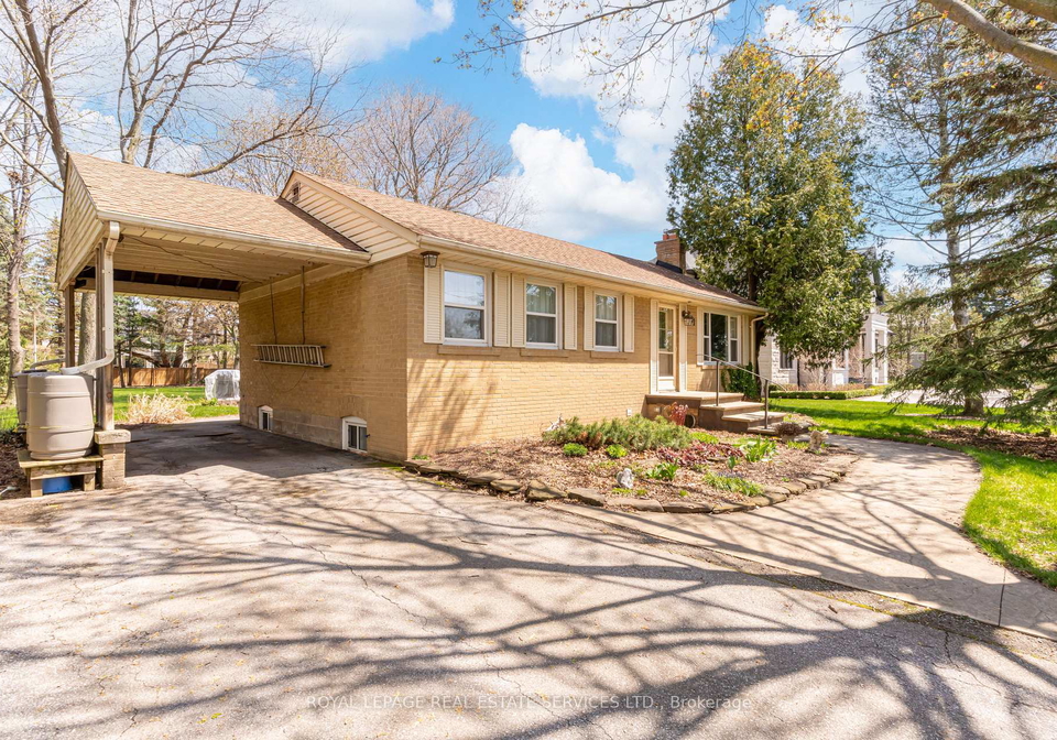 561-maplehurst-avenue-oakville-ontario-w13049804