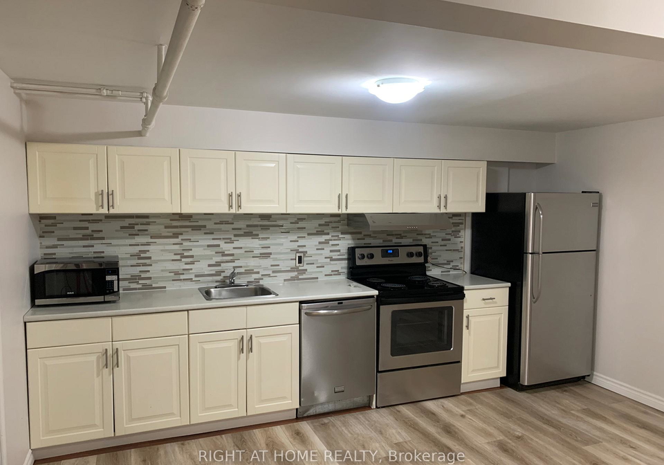 701-the-queensway-avenue-etobicoke-ontario-w13049974