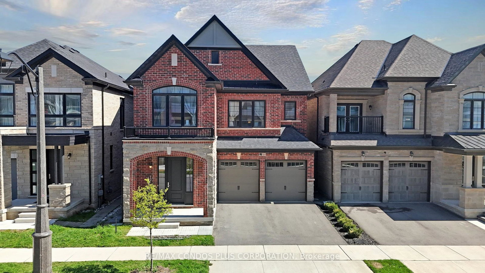 1361-yellow-rose-circle-oakville-ontario-w13050008