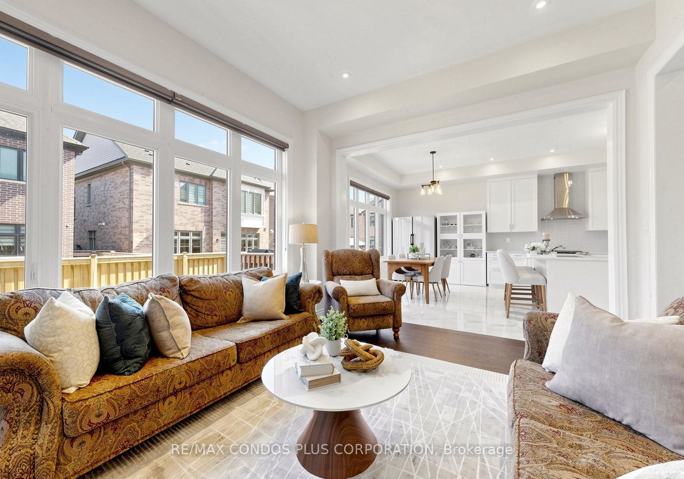 1361-yellow-rose-circle-oakville-ontario-w13050008