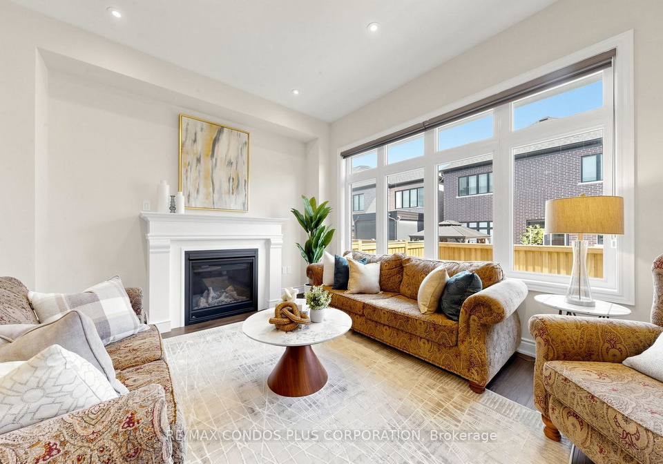 1361-yellow-rose-circle-oakville-ontario-w13050008