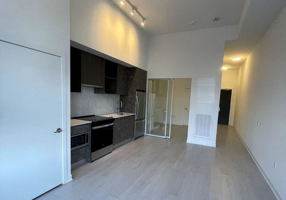395-dundas-street-oakville-ontario-w13050146