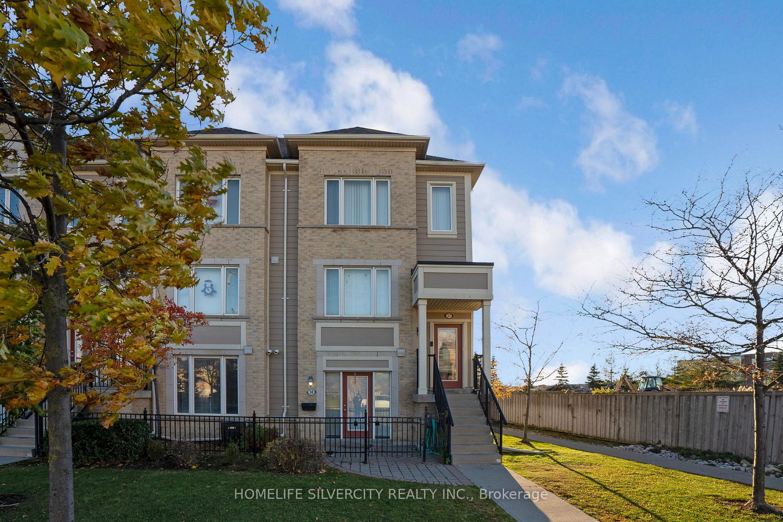 60-fairwood-circle-brampton-ontario-w13050238