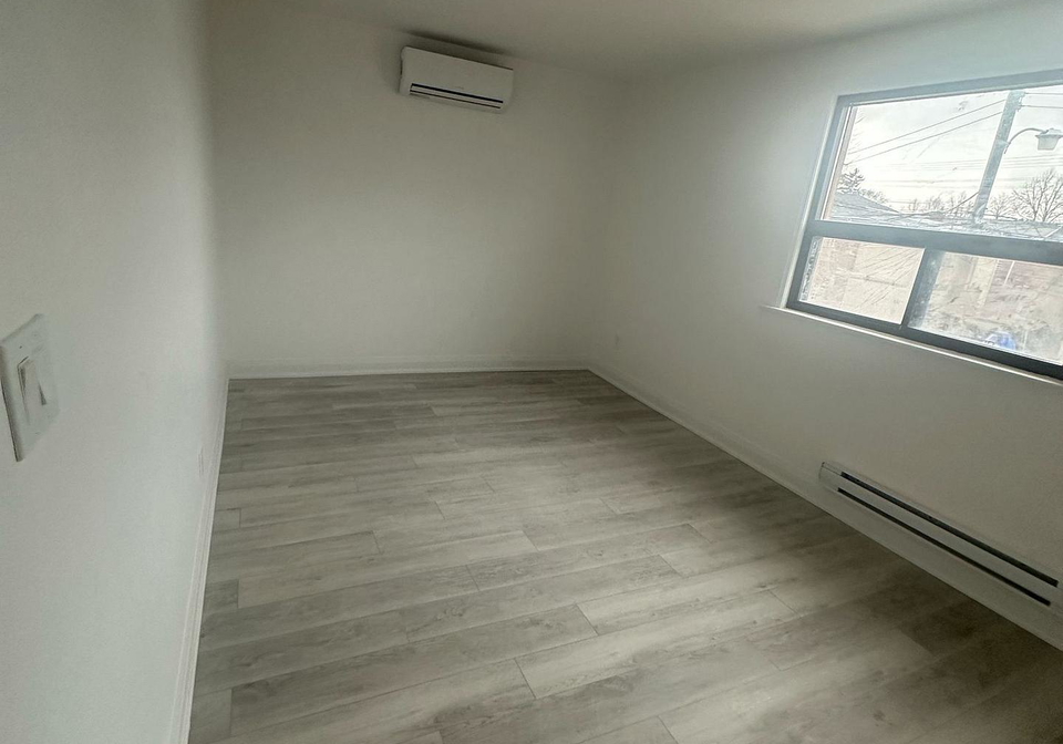 1710-st-clair-avenue-w-toronto-ontario-w13050286
