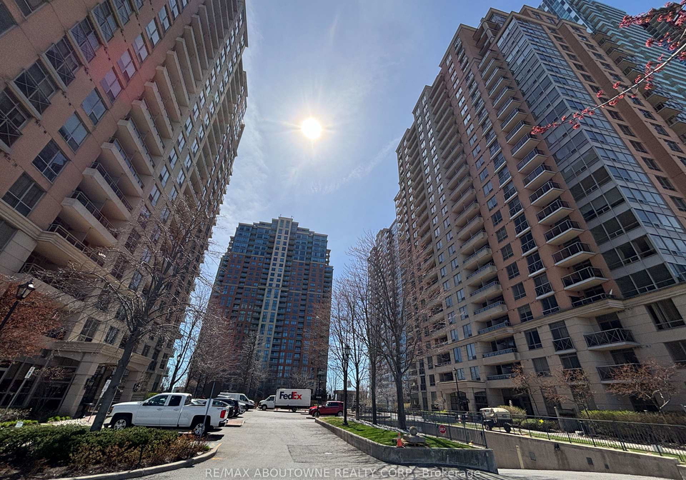 5233-dundas-street-w-etobicoke-ontario-w13050498