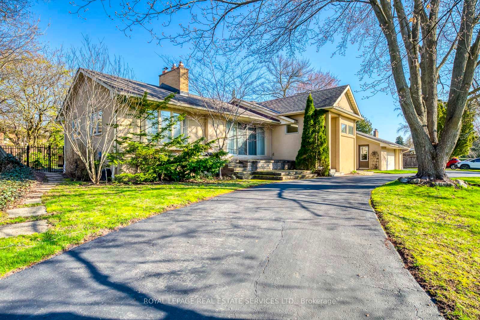 1327-sedgewick-crescent-oakville-ontario-w13051388