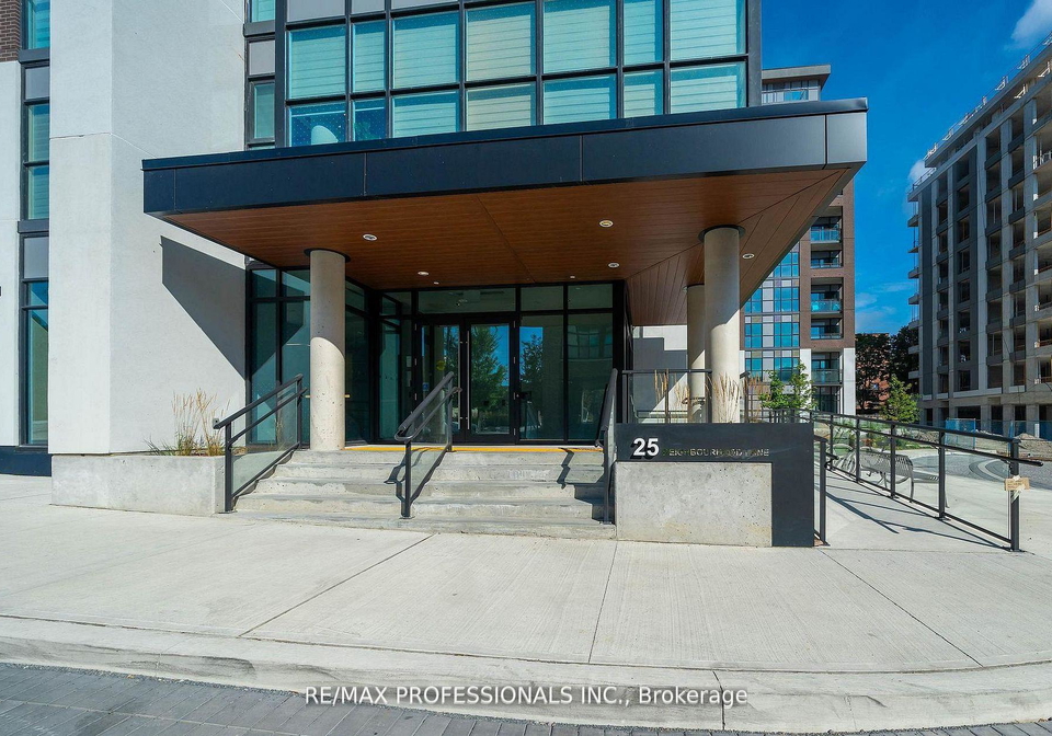 25-neighbourhood-lane-etobicoke-ontario-w13053658