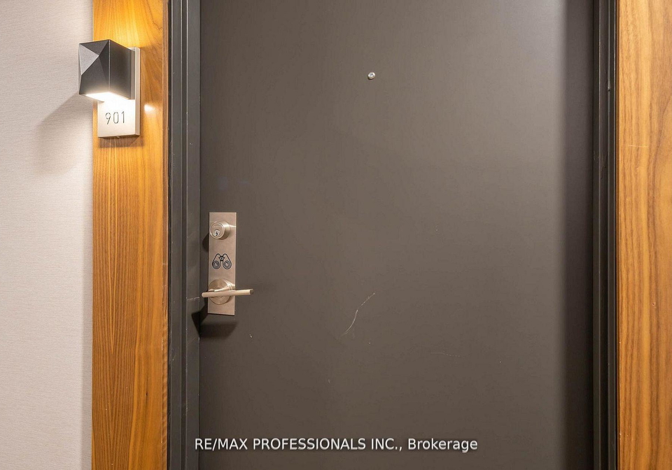 25-neighbourhood-lane-etobicoke-ontario-w13053658