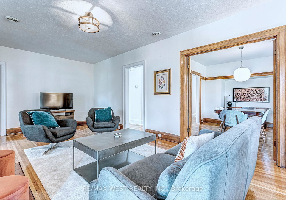 24-fairview-avenue-toronto-ontario-w13053666