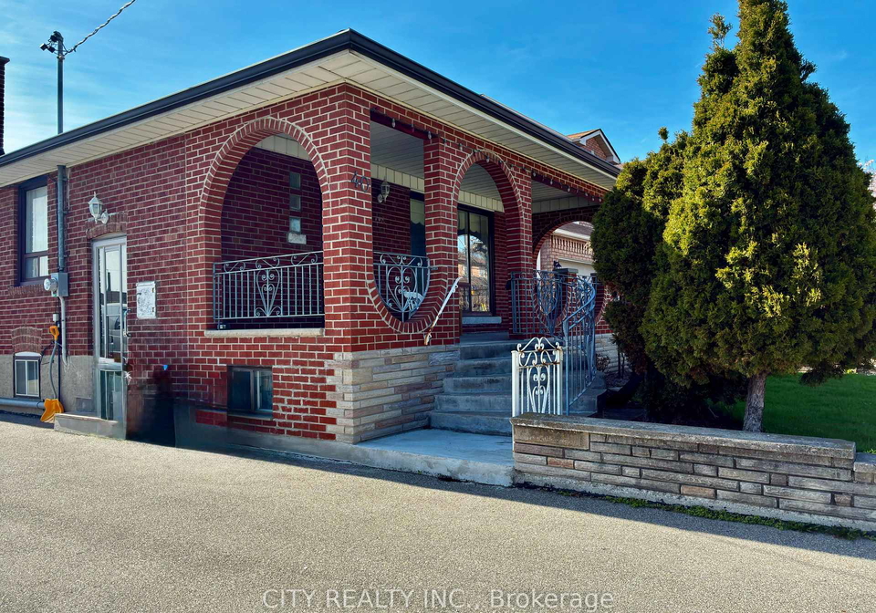 40-montana-avenue-york-ontario-w13053762